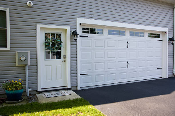 24/7 Emergency Garage Door Panel Replacement experts in Calhoun City, MS